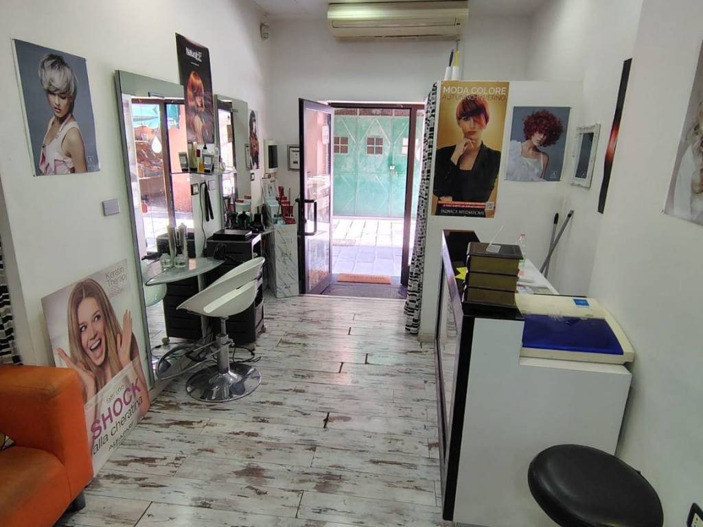 negozio in vendita a Genova in zona Sestri Ponente