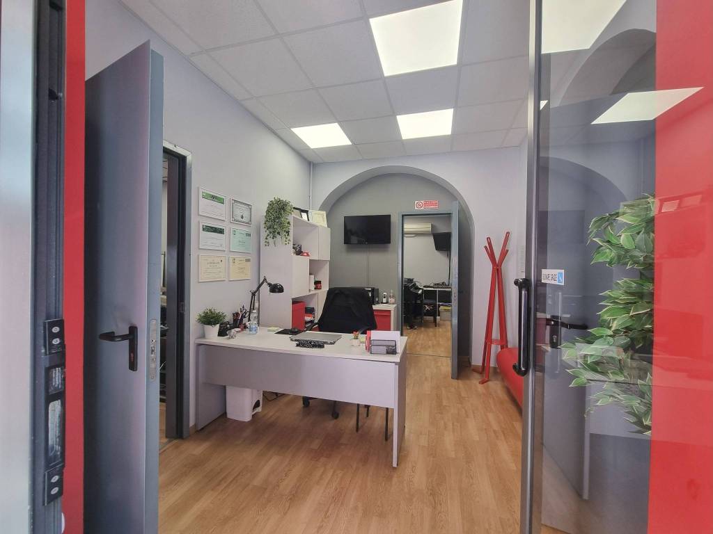 negozio in vendita a Genova in zona Sestri Ponente