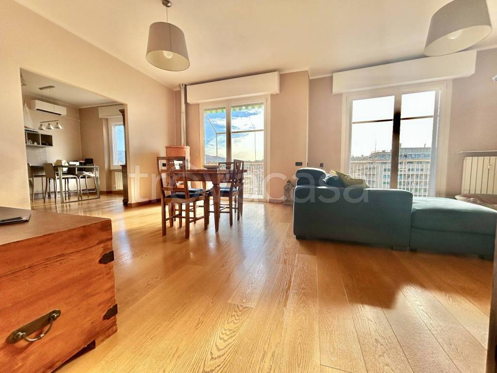 appartamento in vendita a Genova in zona Carignano