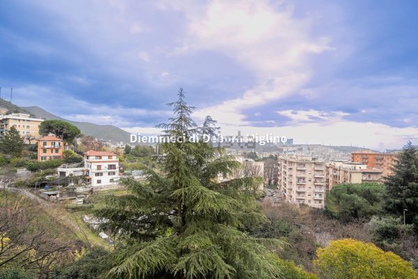 appartamento in vendita a Genova in zona Sestri Ponente