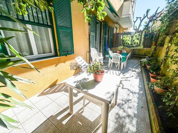 appartamento in vendita a Genova in zona Quarto dei Mille