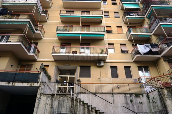appartamento in vendita a Genova in zona Rivarolo