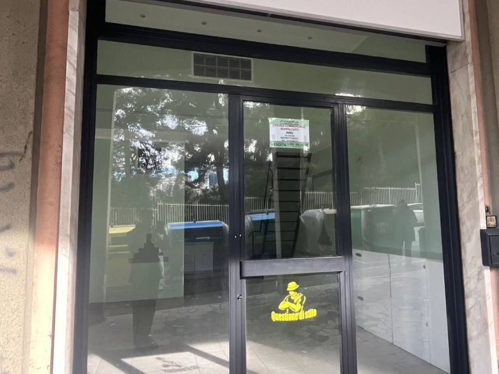 negozio in vendita a Genova in zona Marassi