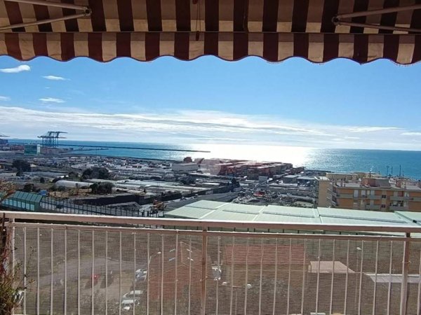 appartamento in vendita a Genova in zona Voltri