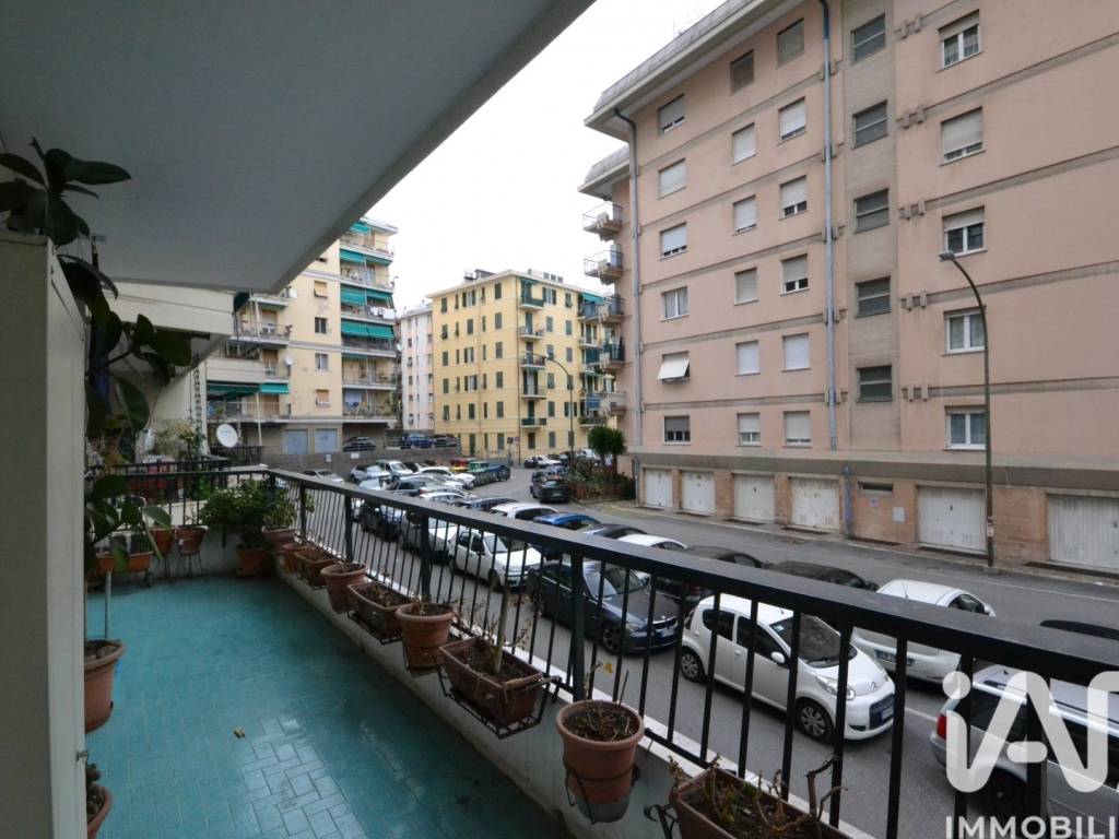 appartamento in vendita a Genova in zona Sestri Ponente