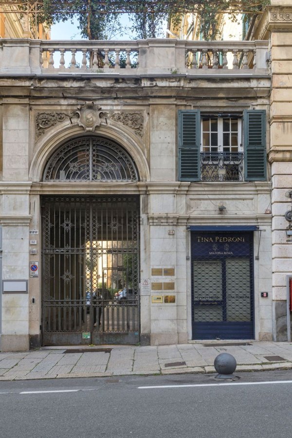 negozio in vendita a Genova in zona Portoria / Piccapietra