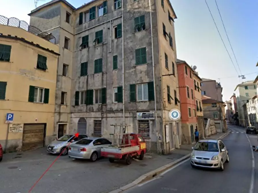 locale commerciale in vendita a Genova in zona Rivarolo