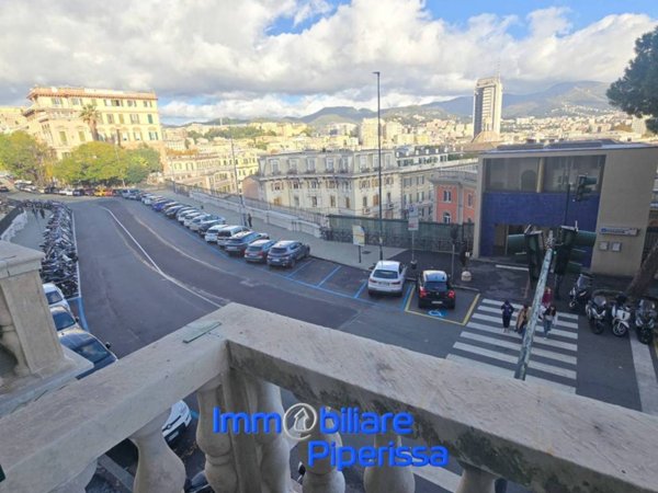appartamento in vendita a Genova in zona Carignano