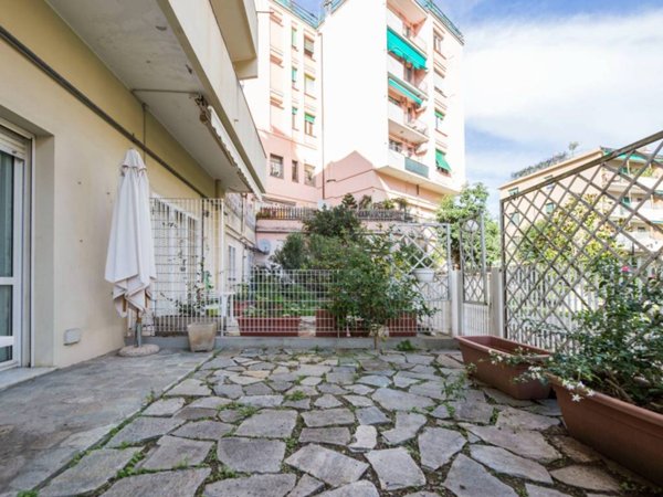 appartamento in vendita a Genova in zona Sturla