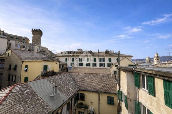 appartamento in vendita a Genova in zona Sottoripa / Maddalena / Molo