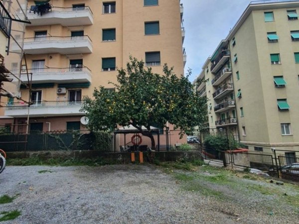 appartamento in vendita a Genova in zona Sestri Ponente