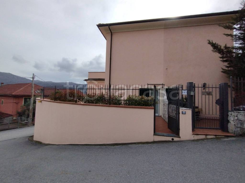 casa indipendente in vendita a Genova in zona Bolzaneto