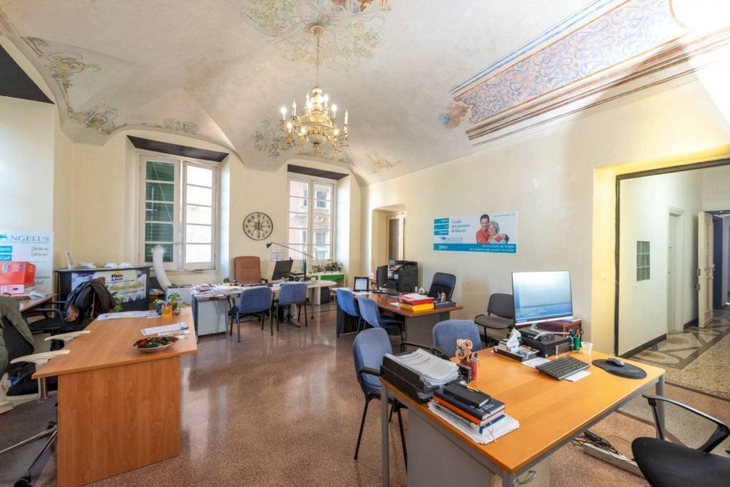 appartamento in vendita a Genova in zona Sottoripa / Maddalena / Molo