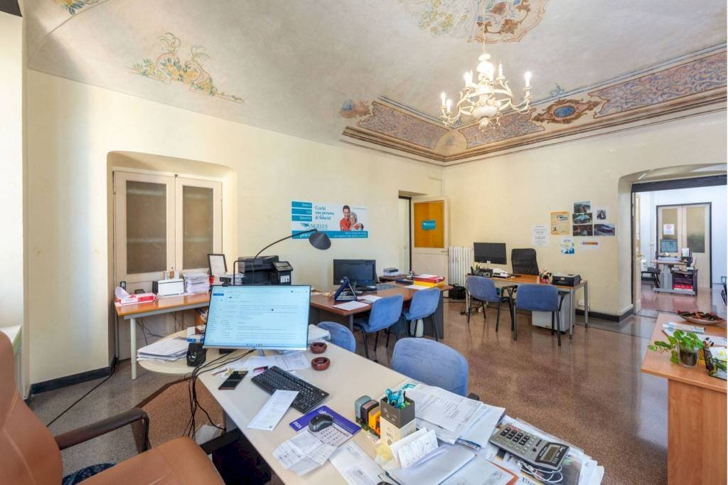 appartamento in vendita a Genova in zona Sottoripa / Maddalena / Molo