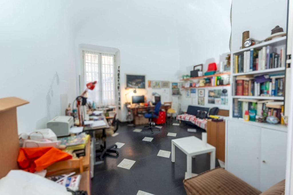 appartamento in vendita a Genova in zona Sottoripa / Maddalena / Molo