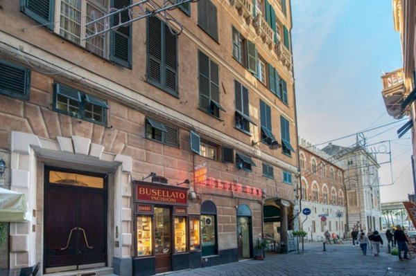 appartamento in vendita a Genova in zona Sottoripa / Maddalena / Molo