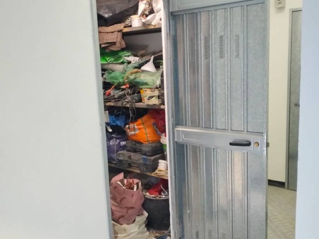 locale commerciale in vendita a Genova in zona Sampierdarena