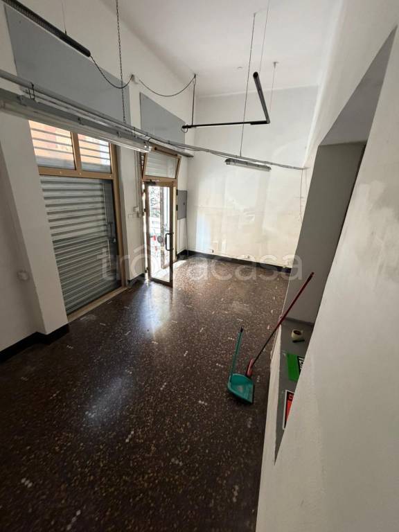 negozio in vendita a Genova in zona Cornigliano