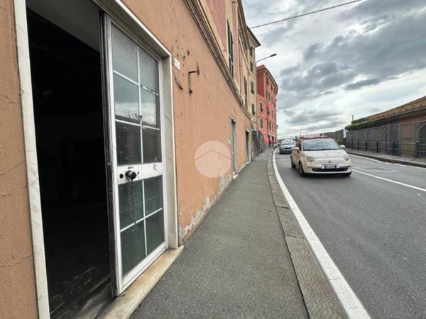 negozio in vendita a Genova in zona Voltri
