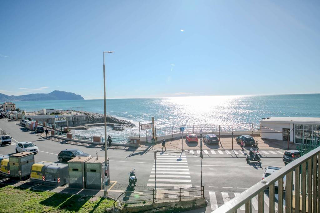 casa indipendente in vendita a Genova in zona Quarto dei Mille