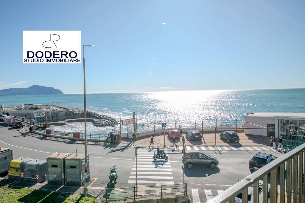 casa indipendente in vendita a Genova in zona Quarto dei Mille