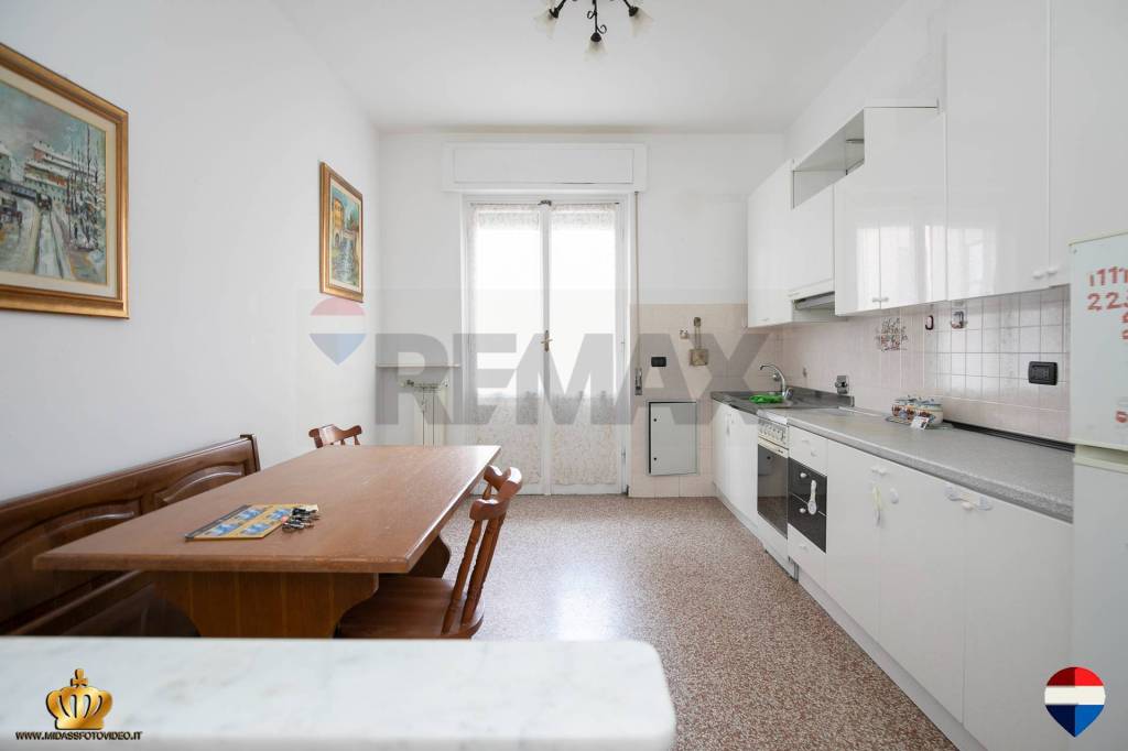 appartamento in vendita a Genova in zona Staglieno