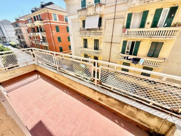 appartamento in vendita a Genova in zona Sestri Ponente