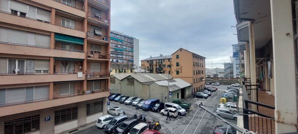 appartamento in vendita a Genova in zona Sestri Ponente