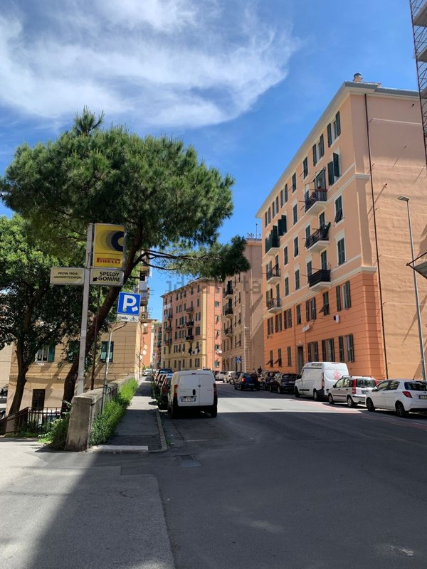 appartamento in vendita a Genova in zona Staglieno