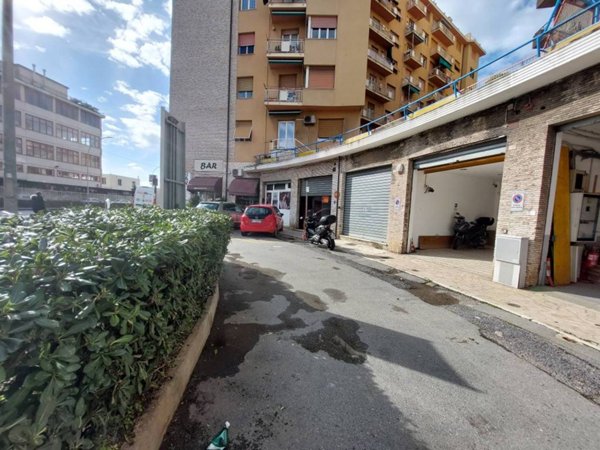 negozio in vendita a Genova in zona Multedo