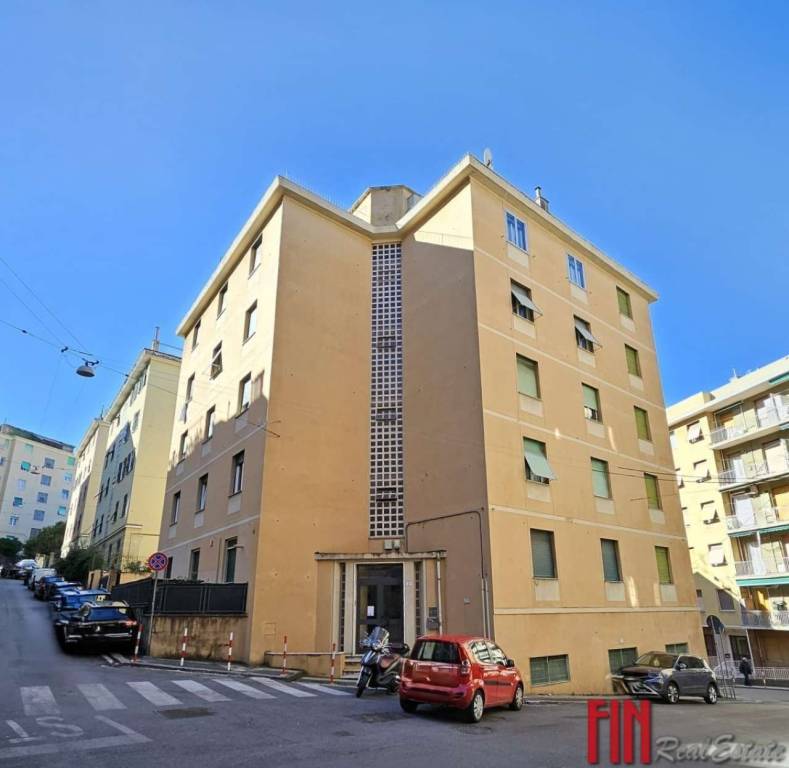 appartamento in vendita a Genova in zona Sestri Ponente