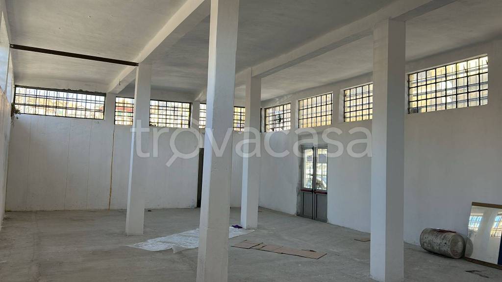 locale commerciale in vendita a Genova in zona Pontedecimo