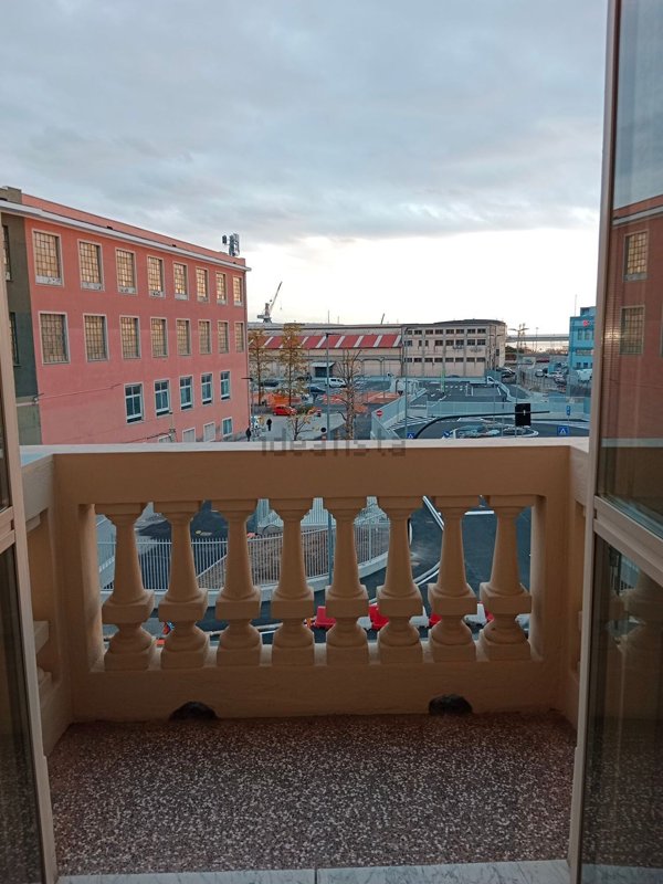 appartamento in vendita a Genova in zona Sestri Ponente
