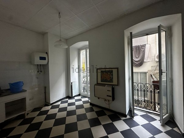 appartamento in vendita a Genova in zona Sottoripa / Maddalena / Molo