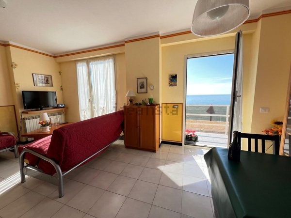 appartamento in vendita a Genova in zona Palmaro / Pra'