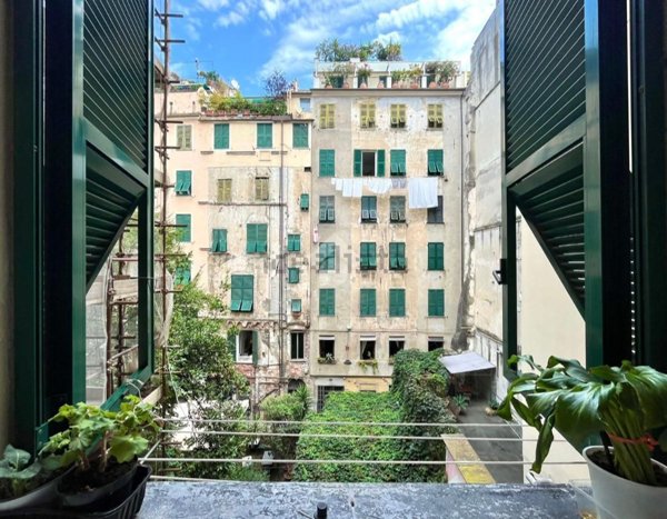 appartamento in vendita a Genova in zona Sottoripa / Maddalena / Molo