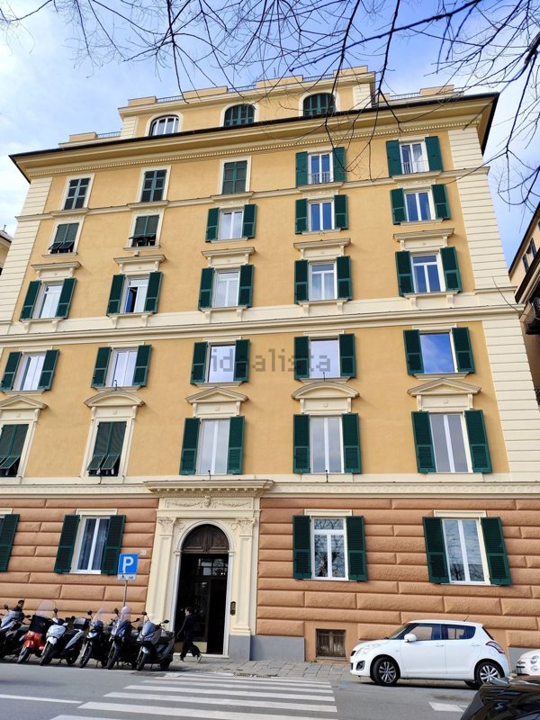 appartamento in vendita a Genova in zona Carignano