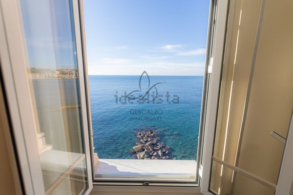 appartamento in vendita a Genova in zona Quarto dei Mille