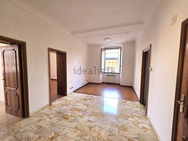 appartamento in vendita a Genova in zona Carignano