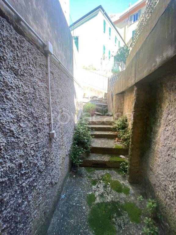 locale commerciale in vendita a Genova in zona San Fruttuoso