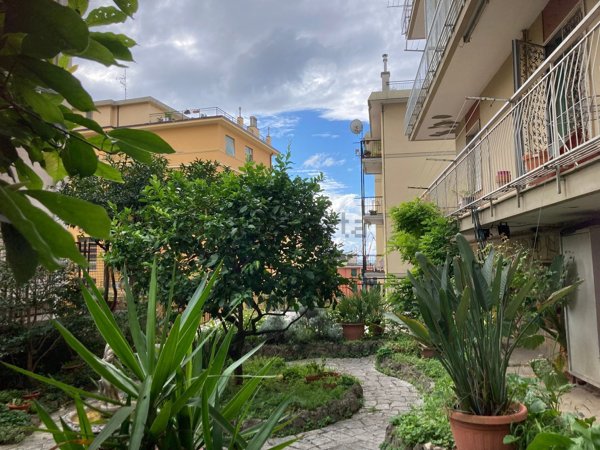 appartamento in vendita a Genova in zona Sestri Ponente