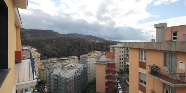appartamento in vendita a Genova in zona Rivarolo