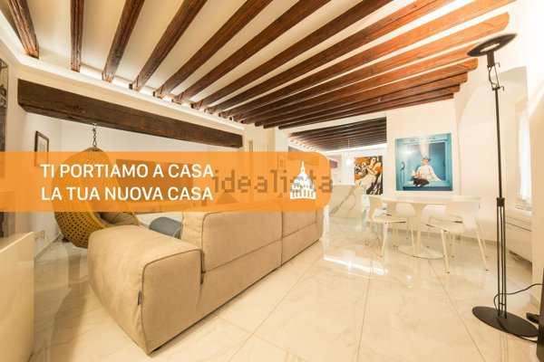 appartamento in vendita a Genova in zona Sottoripa / Maddalena / Molo