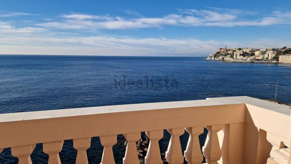 appartamento in vendita a Genova in zona Quarto dei Mille