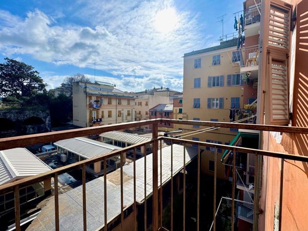 appartamento in vendita a Genova in zona Sestri Ponente