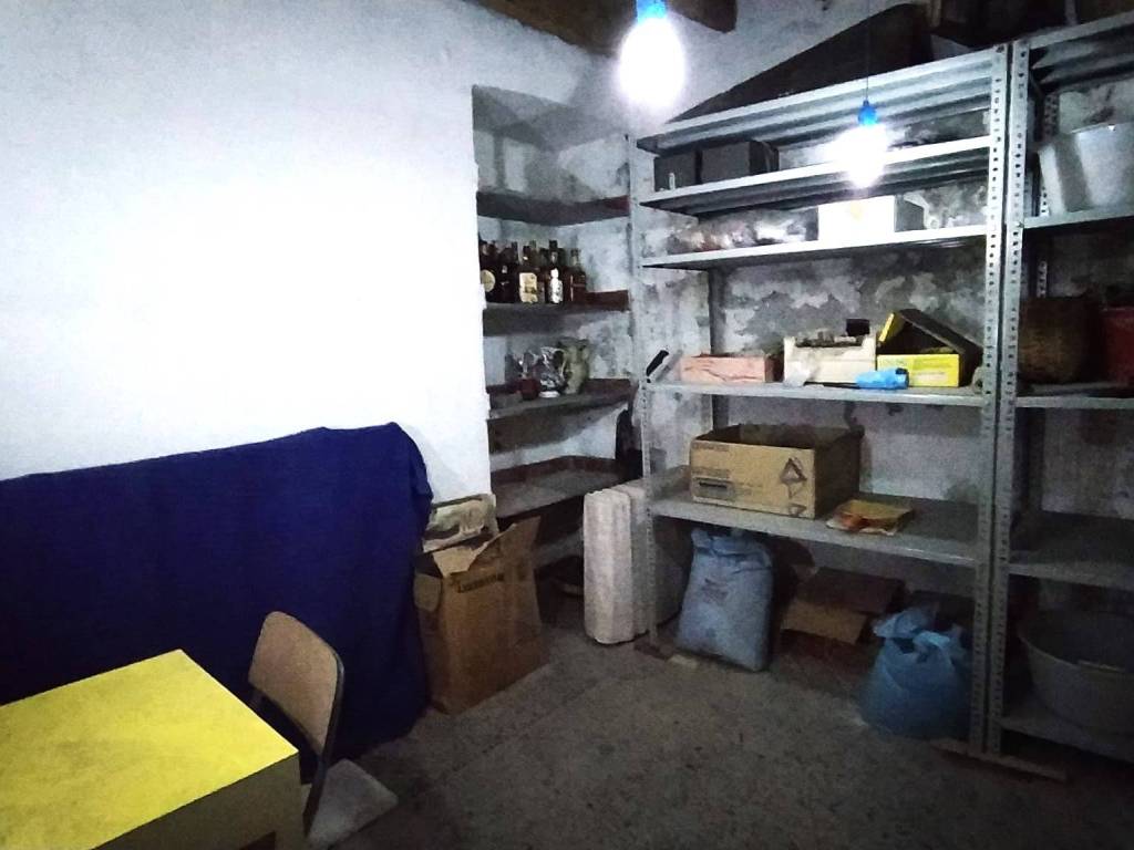 locale commerciale in vendita a Genova