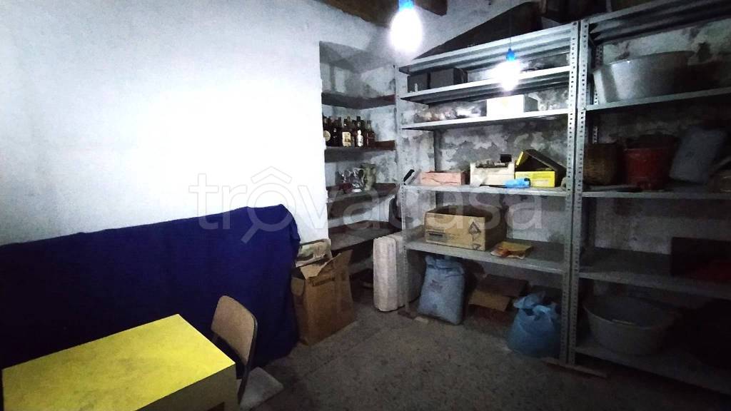 locale commerciale in vendita a Genova