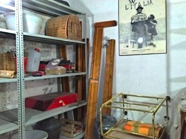 locale commerciale in vendita a Genova