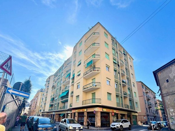 appartamento in vendita a Genova in zona Sestri Ponente