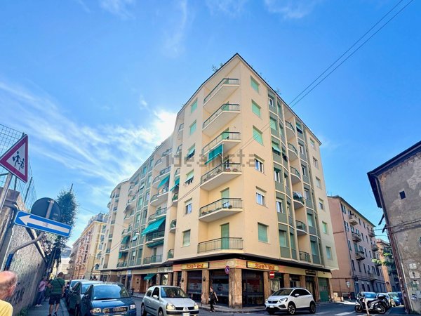 appartamento in vendita a Genova in zona Sestri Ponente